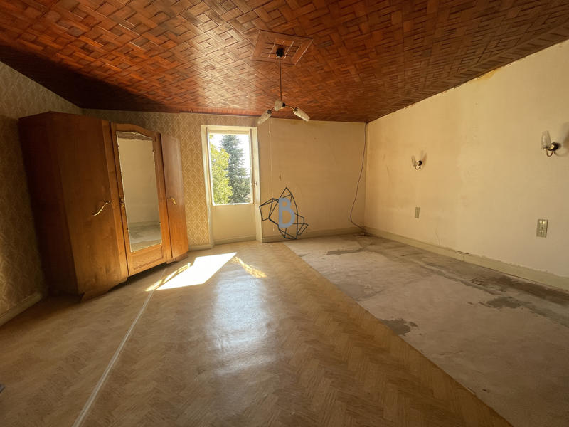 Maison - 240 m² - 8 pièces