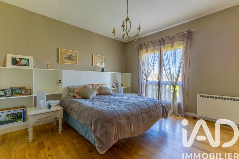 Maison de maîtres - 240 m² - 11 pièces