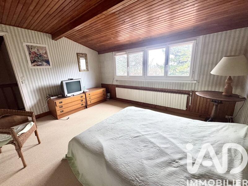 Maison - 140 m² - 8 pièces