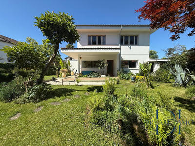 Villa - 319 m² - 14 pièces