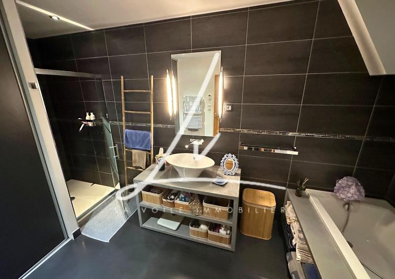 Loft - 135 m² - 5 pièces