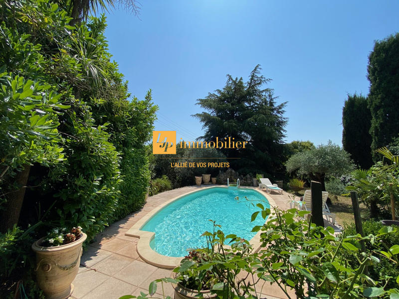 Maison - 232 m² - 6 pièces