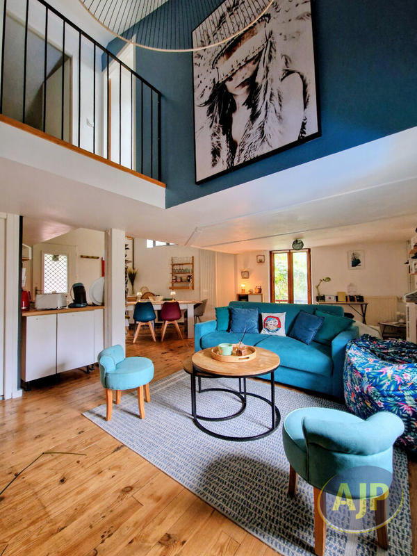 Maison - 235 m² - 9 pièces