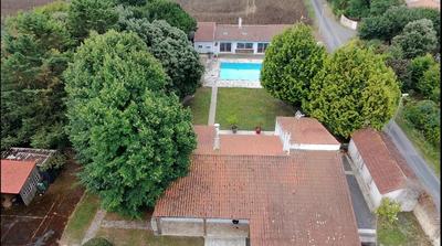 Propriété - 338 m² - 10 pièces