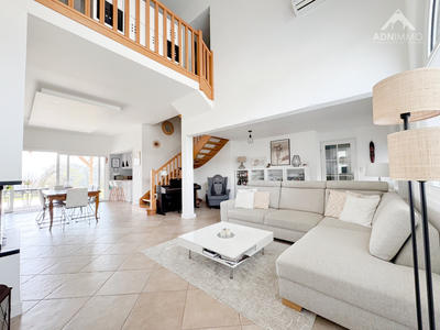 Maison - 333 m² - 10 pièces