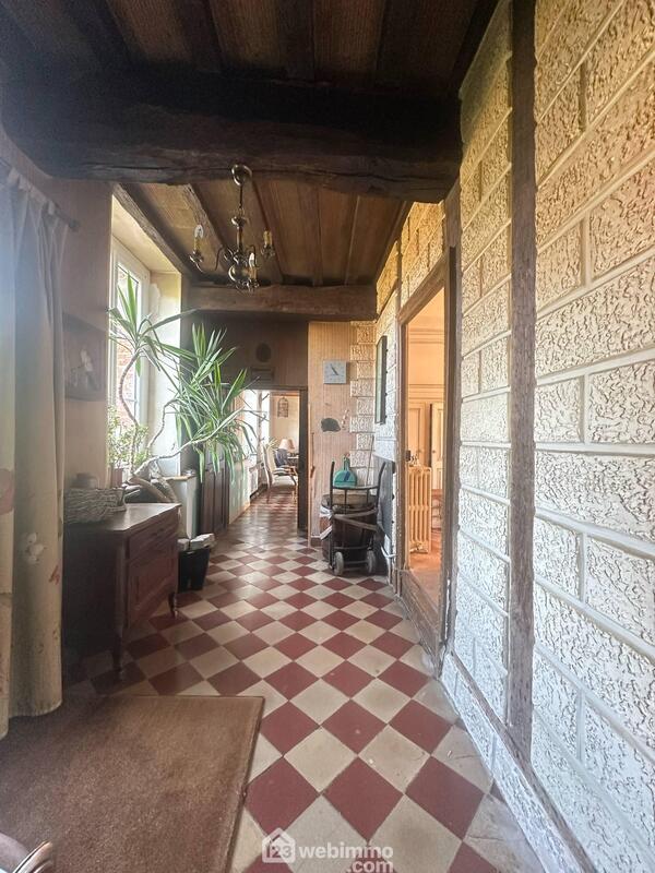 Maison - 270 m² - 9 pièces