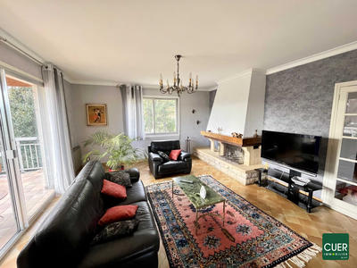 Maison - 245 m² - 9 pièces