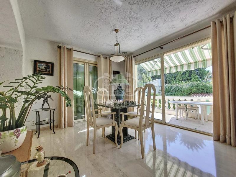 Villa - 320 m² - 6 pièces