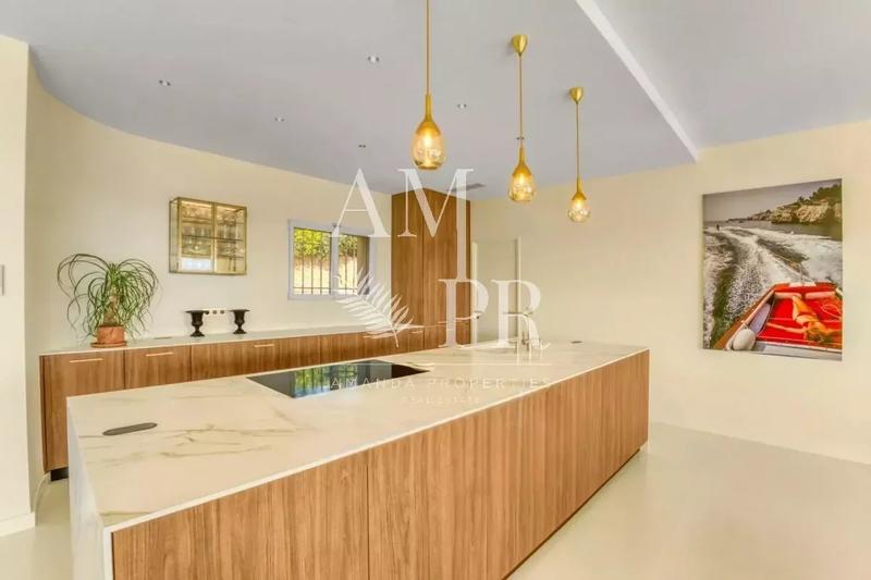 Villa - 233 m² - 5 pièces