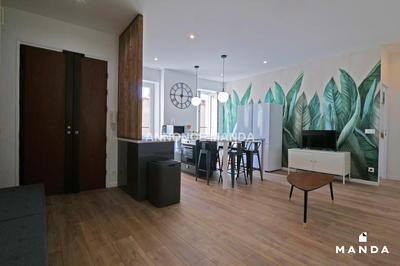 Chambre - 10 m² - 6 pièces