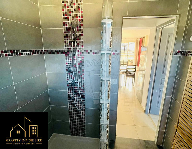 Appartement - 75 m² - 4 pièces