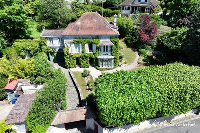 Demeure - 231 m² - 8 pièces