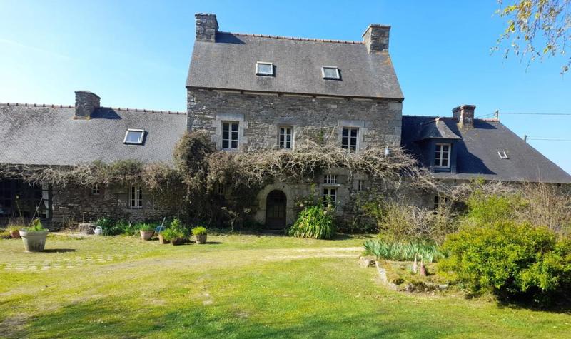 Propriété - 243 m² - 10 pièces