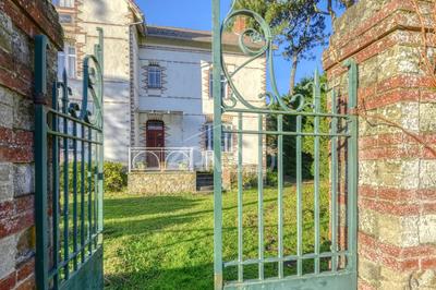 Maison - 286 m² - 13 pièces