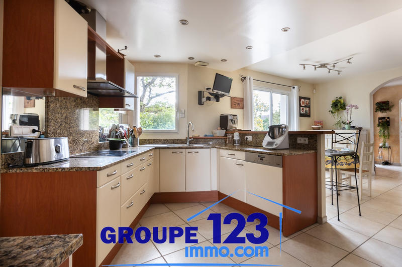 Maison - 286 m² - 7 pièces