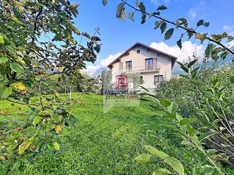 Maison - 240 m² - 18 pièces