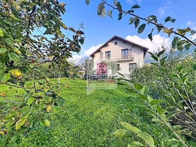 Maison - 240 m² - 18 pièces