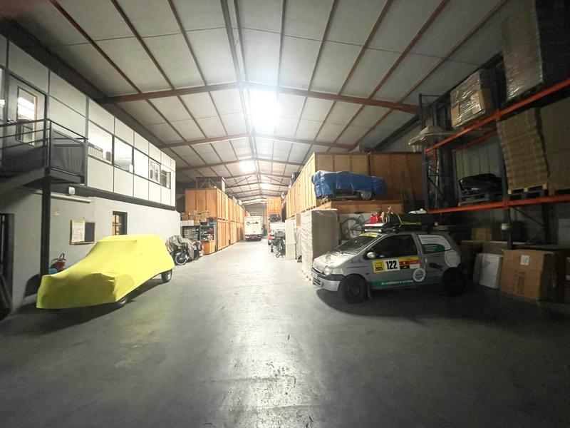 Local d'activités - 950 m²