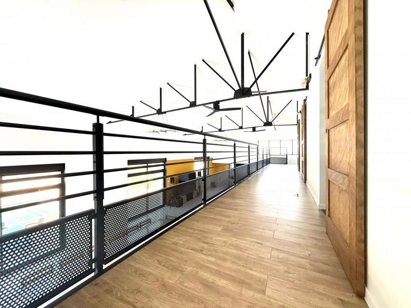 Maison - 285 m² - 7 pièces