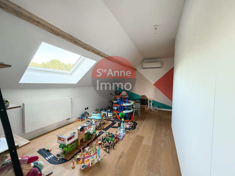 Maison - 230 m² - 6 pièces