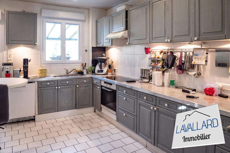 Maison - 205 m² - 9 pièces