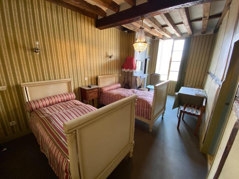 Maison - 425 m² - 16 pièces