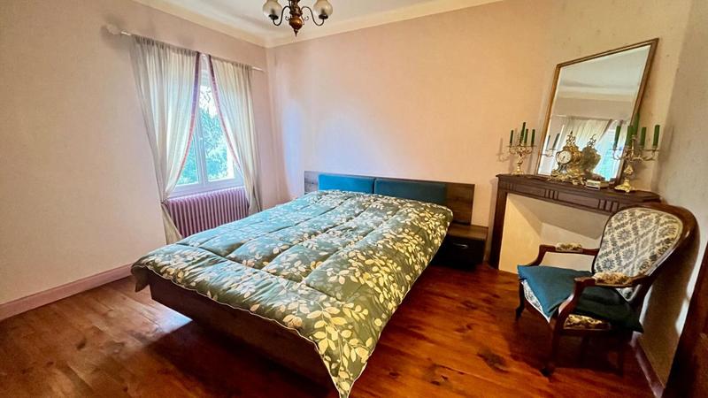 Maison - 215 m² - 6 pièces