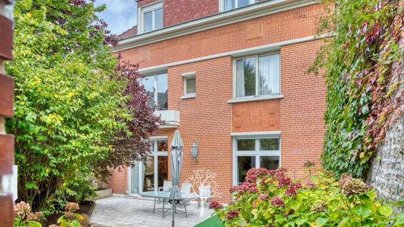 Maison - 270 m² - 8 pièces