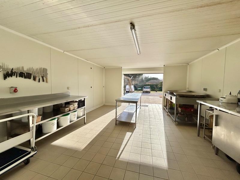 Maison - 687 m² - 12 pièces