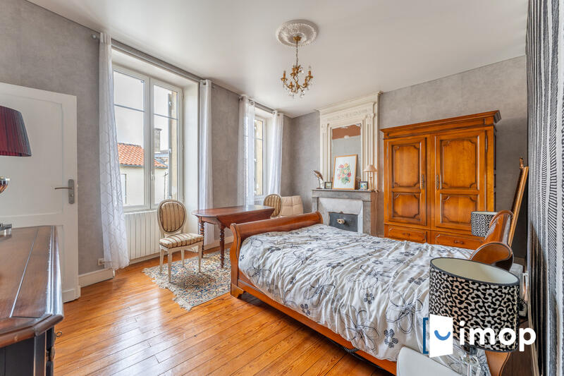 Maison - 397 m² - 10 pièces