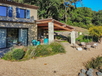 Maison traditionnelle - 245 m² - 5 pièces