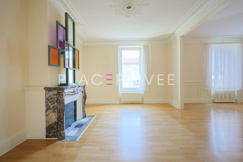 Appartement - 233 m² - 10 pièces