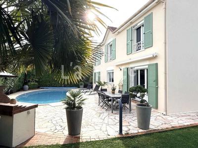 Propriété - 160 m² - 7 pièces