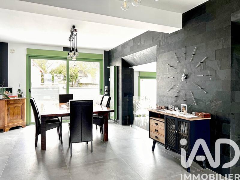 Maison - 235 m² - 7 pièces