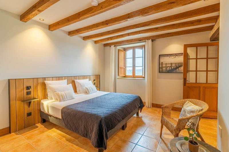 Maison - 465 m² - 13 pièces