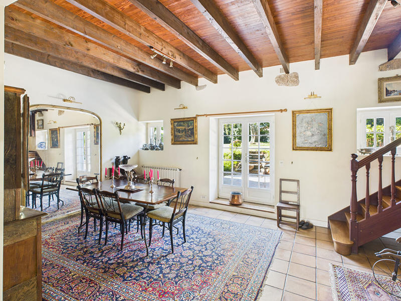 Maison - 252 m² - 6 pièces