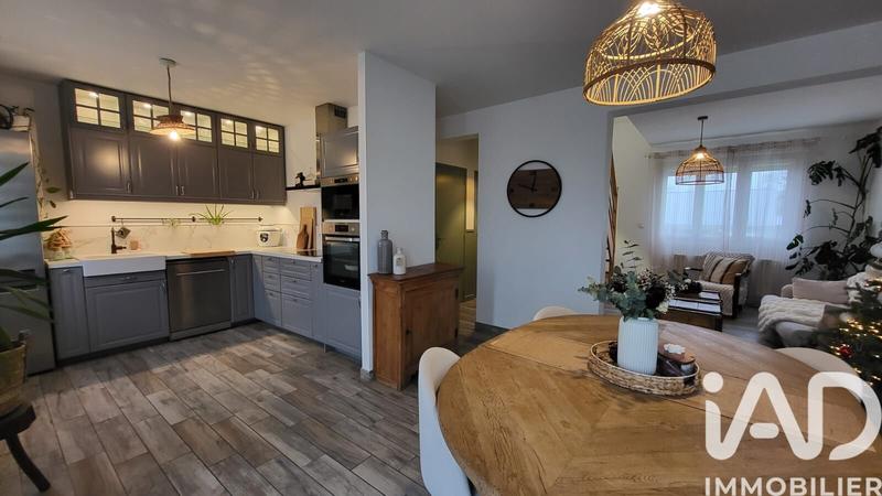 Maison - 99 m² - 5 pièces