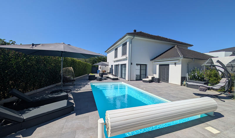 Maison - 216 m² - 8 pièces