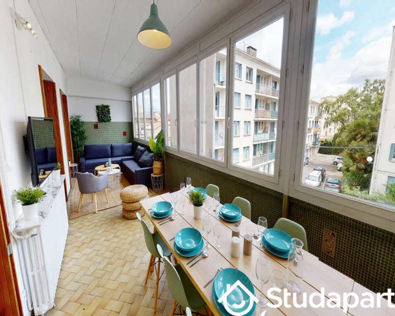 Chambre - 77 m² - 1 pièce