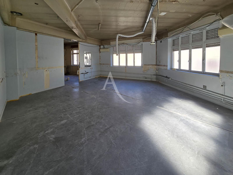 Local commercial - 224 m² - 6 pièces