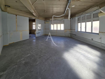 Local commercial - 224 m² - 6 pièces