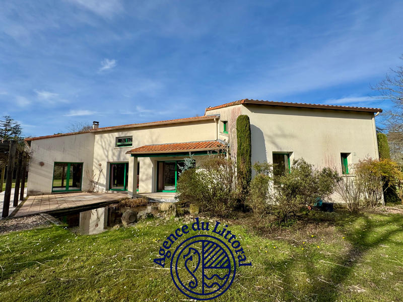 Maison - 240 m² - 6 pièces