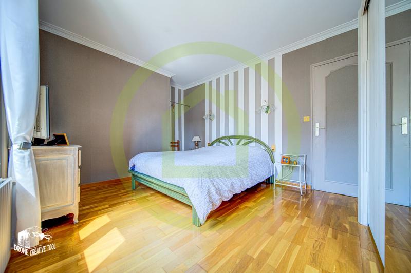 Maison - 225 m² - 8 pièces