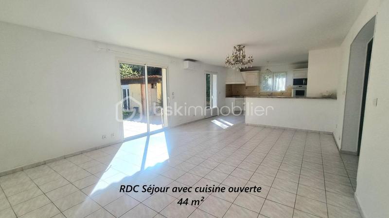 Maison - 213 m² - 8 pièces