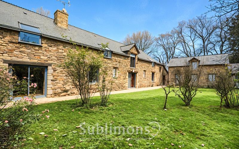 Maison - 270 m² - 8 pièces