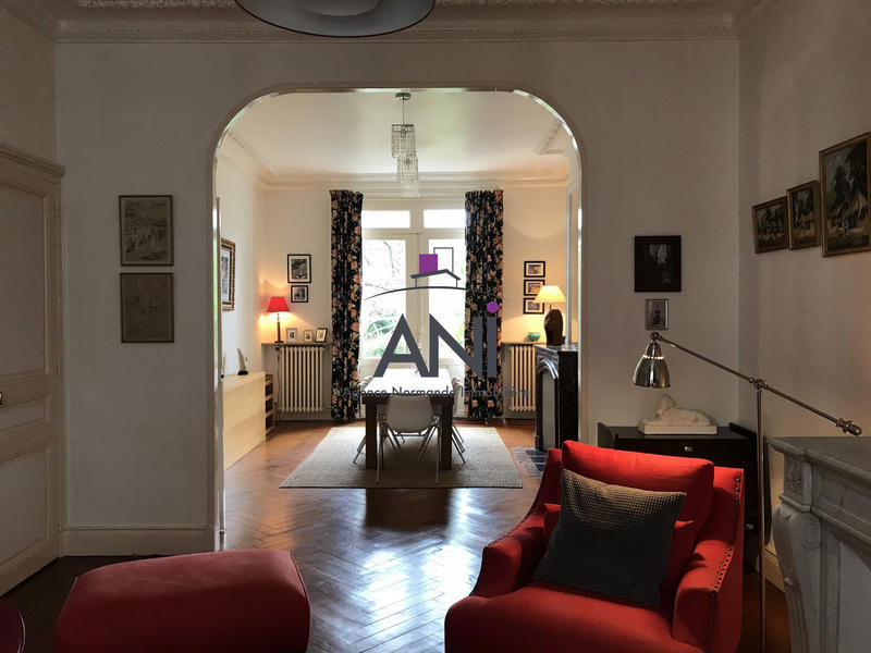 Maison - 303 m² - 12 pièces