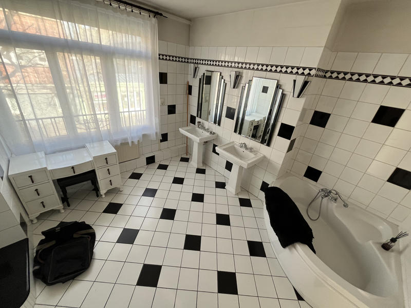 Maison - 199 m² - 8 pièces