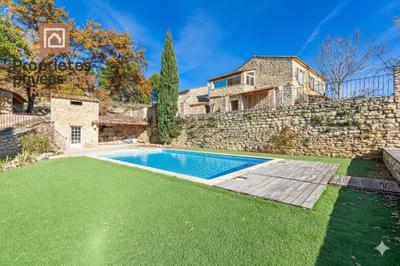 Maison - 305 m² - 10 pièces