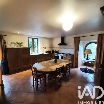 Maison - 197 m² - 7 pièces