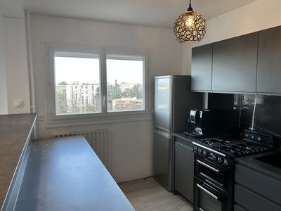 Appartement - 85 m² - 6 pièces